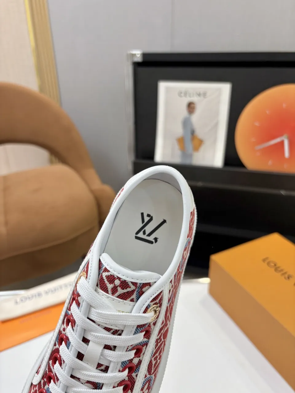 p580🐮🐮 LV couple skate shoes｜Classic jacquard, the ultimate code for a sweet outing! 👫** This pair of shoes is Louis Vuitton's love letter to fashionistas💌 - **classic presbyopic skate shoes**, the perfect choice for couples to go out on the street!  🔸 **Luxury details are a must-have**: Jacquard fabric  🔸 **So comfortable that you don’t want to take it off**: The sheepskin lining is skin-friendly and breathable, warm in autumn and winter without stuffing your feet, refreshing in spring and summer without being sticky, and you can wear it with a high-end feel in all seasons!  🔸 **Steady sense of security**: Non-slip rubber outsole, perfect grip, accompanying you through romantic streets.  **💑 Couple outfit inspiration**: ▪️ For boys, pair with leggings + baseball cap for a trendy street look!  ▪️ Girls can wear short skirts or shark pants, and the sweet and cool style is easy to choose~ **#Louis Vuitton #couple shoes #presbyopia classic** **👉 Click to collect and become the most fashionable CP in the circle of friends with him! ** Fabric: Imported cowhide/classic jacquard fabric Lining: Sheepskin lining Sole: Original rubber sole Size: Women’s size 35-42 (40/41/42 customized) Men’s size 39-45 (39.45 customized)